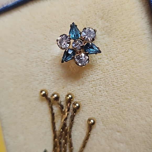 Vintage Phyllis Rhinestone Brooch & Rhinestone Screwback Earrings - Picture 4 of 6